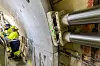 Tunnelboremaskinen skaffer seg mothold for boringen enten ved å gripe mot fjellveggen, eller som her: Ved å spenne mot de monterte betongelementene. Foto: Arash A. Nejad