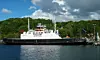 Hordaland fylkeskommune har gitt Fjord1 kontrakt på å drive Langevåg-Buavåg-sambandet fra 2018. Kravet til kapasitet er 40 personbilenheter (PBE). I dag går MF Utstein på ruta. Den er 57 meter lang, bygget i stål i Haugesund i 1975 og har plass til 36 biler. Foto: Tore Sætre/Wiki Commons