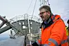 Han er en ekte dansk brobygger, Lars Fuhr Pedersen. Både Storebæltsbroen og Øresundsbroen har han vært med på å bygge som ingeniør. I dag vedlikeholder han den 20 år gamle brua. Foto: Thomas Djursing