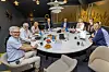 På rommet «Rektors Kontor» på Quality Hotel Kongsberg samlet juryen seg for å finne de verdige vinnerne. Fra venstre: Juryleder Nils Øveraas (Polyteknisk Forening), Jan M. Moberg (Teknisk Ukeblad), Anne Kjersti Fahlvik (Norges Forskningsråd), Øystein Eriksen Søreide (Abelia), Trond Markussen (Nito), Anette Fischer (DNB) Yngvild Linnea Andalsvik, (Tekna) og Knut E. Sunde, Norsk Industri.