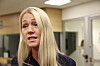 Forbrukerrådets leder Mette Fossum krever at strømleverandørene må betale tilbake for høye priser på variable strømavtaler.
