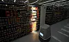En robot skanner hyllene i en Walmart-butikk i Houston for å telle varebeholdningen. Stadig flere arbeidsplasser erstattes av roboter. Foto: David J. Phillip / AP / NTB scanpix