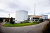Blant annet her ved Institutt for energiteknikk på Kjeller lagres noe radioaktivt avfall fra sykehus og industri som ikke kan lagres ved det nasjonale anlegget i Himdalen.
