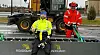 Jesper von Zweigbergk i Roadguard AS og Henrik Nygård Ertzeid i Statens Vegvesen under installeringen av dekkskanneren. Foto: Privat
