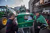 Bjørn H. Hansen (t.h.) på verkstedet ved FK-senteret i Steinkjer måler effekten på en 2003-modell John Deere sammen med Hans Christian Enderud. Målingene viser at den yter noe bedre med HVO enn konvensjonell diesel. Foto: Havard Zeiner