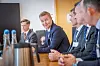 Trond Bokn (nummer to fra venstre), direktør for prosjektutvikling i Equinor, på Mongstad der oljen fra Johan Sverdrup-feltet ankommer i rør. Foto: Guste Gecaite