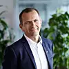 Stian Sigurdsen, direktør samfunnspåvirkning i Virke, vil ha satsing på energieffektivisering i næringsbygg, ikke kontant utbetaling. Foto: Virke
