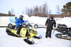 Statkraftspesialistene Per Erik Myrmo (på gul scooter) og Ketil Nilsen har 12 strekk de måler i nedslagsfeltet for Nea og Tya kraftverk. Foto: Tore Stensvold