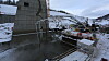20 betongbiler går i skytteltrafikk for å levere til det som blir Norges største enkeltstøp i dammen til Rosten kraftverk i Sel nord i Gudbrandsdalen.