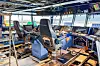 Det er mye som må demonteres på broen til KV Svalbard for å få på plass de nye systemene.