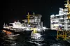 Boligplattformen løftes på plass.