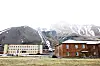 Den russiske gruvebyen Pyramiden ble forlatt i 1998, men bygninger og infrastruktur er fortsatt intakt. Det er også et turistmål.