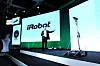 Spår robotrevolusjon: Sjefen og medgründer i iRobot Corporation, Colin Angle, snakket om den kommende robotrevolusjonen på IFA i Berlin, og hvordan det vil endre hverdagen vår. Med seg på scenen hadde han en sikkerhetsrobot de lager for politi- og millitærbruk.