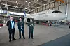SAS fornyer avtalen om medevac-fly med Forsvaret, og bytter samtidig flytype fra Boeing 737 til Airbus A320 Neo. Fra venstre: Kjetil Håbjørg, konsernsjef i SAS, sjef Petter Iversen i Forsvarets sanitet og Anders Jernberg, sjef Forsvarets logistikkorganisasjon.