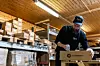 Stiger til tak har et stort lager og sender produkter til hele landet. Foto: TUM Studio