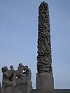 ELDST I NORGE: Monolitten i Norge er laget av Norges eldste bergart: Iddefjordsgranitten. Alle steinskulpturene i Vigelandsparken er hugget ut i granitt.