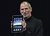 SUKSESS: Steve Jobs (1955-2011) på scenen i San Francisco med en iPad.