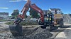Anleggsarbeidet på Fornebukrysset-Strand ble symbolsk gravd i gang ved hjelp av en 14 tonns elektrisk gravemaskin.
