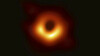 Dette bildet, som ble lagt fram på serie pressekonferanser onsdag, er det første som er tatt av et svart hull. Data fra åtte radioteleskoper er brukt.