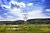 BLÅ HIMMEL: 400 kV-linjene ved Vejle Ådal tar mye oppmerksomhet fra det østjyske landskapet, som er mye brukt til rekreasjon. Ådal betyr elvedal, og ifølge Energinet.dk blir området kalt 'det danske Sveits'. Nå skal linjene flyttes eller kables.