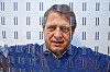 PLASTMINNE: Adm.dir. i Thin Film, Davor Sutija, med 300 000 minnekretser trykket på en rull med plastfilm. FOTO: Jørgen Skjelsbæk