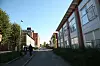 FOTO: Til venstre her finner vi lokalene for anvendt mekanikk, produktutvikling og materialteknologi.