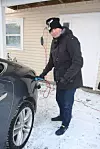 Verken Tesla eller Stange Energi Nett har kommet helt til bunns i hvorfor Arne Steimoeggen ikke fikk ladet bilen sin. Men det viktigste for Steimoeggen er at problemet nå er løst.