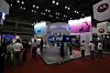 DISKUTERER DIN BREDBÅNDSFRAMTID: Alle de store leverandørene er til stede under Broadband World Forum for å kapre en bit av fremtiden. I hvert fall later de som om de har enerett på hva som kommer til å bli en suksess. På bildet er deler av standene til erkekonkurrentene Alcatel-Lucent og Motorola.