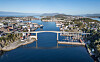 Den 400 meter lange Sørsundbrua krysser seilingsleia inn til Kristiansund.