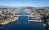 Den 400 meter lange Sørsundbrua krysser seilingsleia inn til Kristiansund.