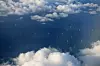 Burbo Bank Offshore Wind Farm som står på grunnen Burbo Flats i Liverpool Bay. Bildet er tatt ut av vinduet på et fly som flyr over. Utviklingen av vindkraftindustrien i Europa er drevet fram av subsidier fra enkelte land. Nå får nye markeder nyte godt av de teknologiske fremskritt som er gjort. Foto: Paul Ellis - AFP / NTB Scanpix.