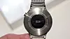 Huawei Watch: baksiden ser ut som hvilken som helst mekanisk klokke, men denne røper seg med en pulssensor i midten