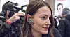 Huawei TalkBand B2: Skal du snakke i telefonen kan skjermen i fitnesbåndet flippes ut og brukes om håndfrisett.