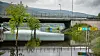 Flommen etter uværet Hans gjorde mye ut av seg ved denne påkjøringen til E6 på Lillehammer i fjor. De neste dagers flomvarsel er på et lavere farenivå, men vannmengdene kan fortsatt forårsake skade.
