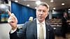 Olje- og energiminister Terje Aasland (Ap) svarer Stortinget om Equinors Cosl-kontrakter. Han viser til at selskapene selv har ansvaret for å vurdere leverandører og underleverandører.