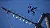 En drone inspiserer kraftlinjer. Droner brukes til mange sivile formål hver dag.