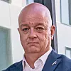 Nils Håheim-Saers, overingeniør og flytryggingsleder ved Norce Tromsø, mener Avinor er feil mottaker av kritikk for valg av kinesisk dronedeteksjon. Foto: Marius Valle