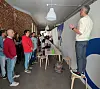 Otovo-sjef Andreas Thorsheim snakker til de ansatte i Madrid under blackouten. Selskapet kontrollerer 7000 solcelleanlegg i Spania og har halvparten av sine ansatte der. Foto: Privat