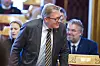 Sverre Myrli (A) mener det må gjøres noe slik at bussholdeplassen på Skedsmokorset åpner igjen. Foto: Terje Pedersen/NTB