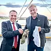Forsvarsminister Tore Sandvik møtte Rune Jomaas, administrerende direktør i Watchbird, under Arendalsuka for ett år siden. Foto: Forsvarsdepartementet