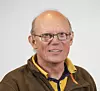 Anders Kirkus i Sintef sier at deres nye anbefalinger i motsetning de gamle ikke sier noen ting om behovet for antall parkeringsplasser, eller om de skal være innen- eller utendørs. Foto: Sintef Byggforsk / Remy Eik