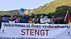Aksjonister fra Motvind Norge og Naturvernforbundet i Trøndelag blokkerer begge veiene inn til Roan vindkraftverk, og nekter å slippe forbi drift- og vedlikeholdspersonell. Foto: Motvind Norge