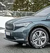 Skoda Enyaq iV 80 har adaptive frontlykter. Foto: Marius Valle