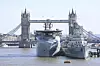 Proteus ved siden av HMS Belfast i London i forbindelse med dåpen. Foto: Royal Navy Cpl Tim Hammon