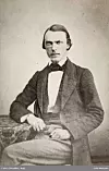 Kjemiker Anton Rosing finansierte mye av produksjonen selv den første tiden. . Foto: Aug. Chevallier / Oslo Museum