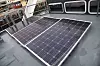 Havneinspektør Rolf M. Hansen angrer på at de ikke installerte flere solceller og gikk ned på batteristørrelsen. Panelet er på 700 W.