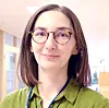 Seniorforsker Belma Talic har studert samspillet mellom ammoniakk og materialene i en brenselcelle for å gjøre ammoniakk mer aktuell som drivstoff. Foto: Silje Grytli Tveten/Sintef