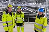 Thor og Marlene sammen med Solveig Alvik, som er seksjonsleder med ansvar for Bekkelaget renseanlegg. Foto: TUM Studio