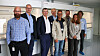 Fra venstre Svein Ræstad (Forsker, IFE), Christian Dye (Avdelingsleder, Sporstoff, IFE) Jan Alfheim (CEO, Oncoinvent), Sven Røst (Kommunikasjonsdirektør, Scatec), Sindre Hassfjell (Prosjektleder, IFE), Øyvind Brandvoll (Avdelingsingeniør, IFE), Ina Kathrine Dahlsveen (Prosjektleder, Forskningsrådet) og Jørgen Dale (forretningsutvikler Scatec).
