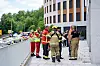 Mannskap fra nødetatene utenfor lokalene der to personer ble skadet etter eksplosjonen i Kappas laboratorium. Foto: Håkon Mosvold Larsen/NTB